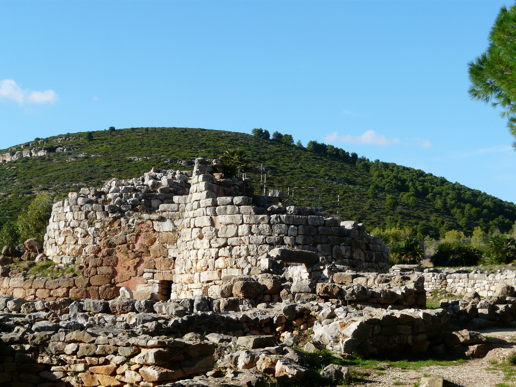 Nuraghe di Palmavera, Sardegna. Immagine di Flickr User Tristan Ferne