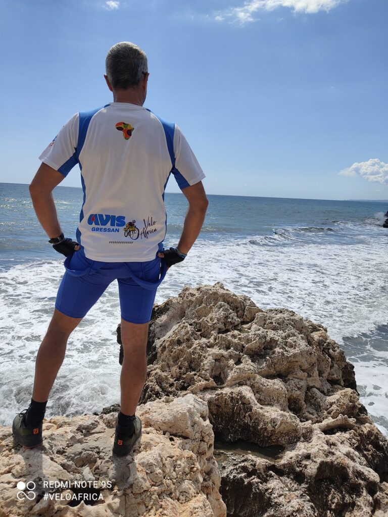 Daniele ammira il mare di Malaga